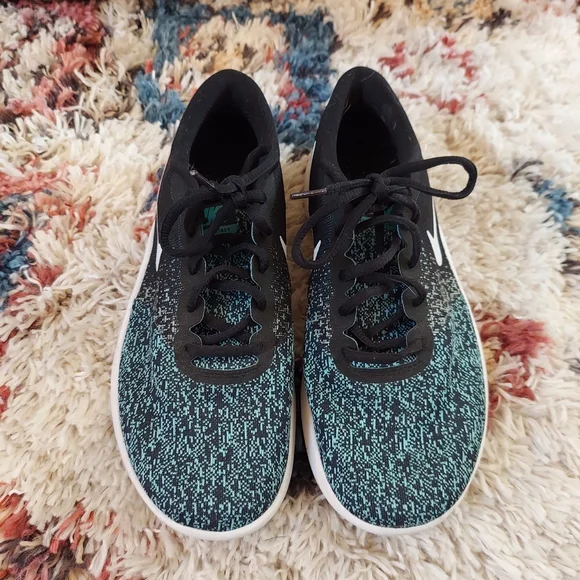 LAST CHANCE Nike Sneakers - Picture 2 of 4